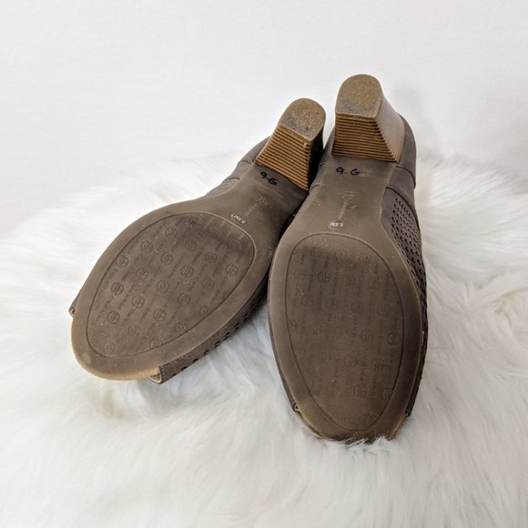 BOGO 1/2 Off Gianni Bernini Taupe Mules - Picture 5 of 6